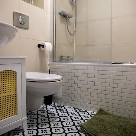 Modern 2-bed In Leeds Centre Leeds (West Yorkshire)