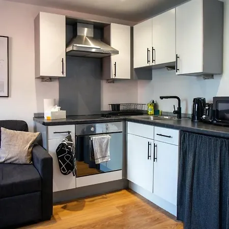 Modern 2-bed In Leeds Centre Apartment *