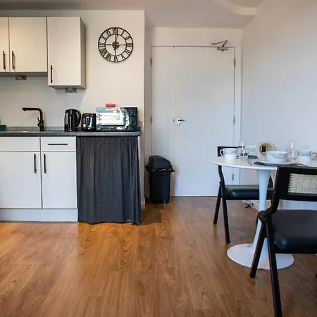 Modern 2-bed In Leeds Centre *