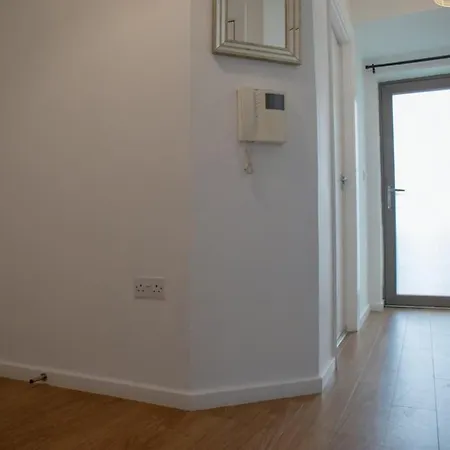 Modern 2-bed In Leeds Centre Apartment Leeds (West Yorkshire)