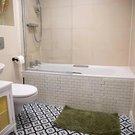 Modern 2-bed In Leeds Centre *
