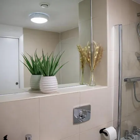 Modern 2-bed In Leeds Centre Apartment