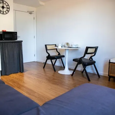 Modern 2-bed In Leeds Centre Apartment *