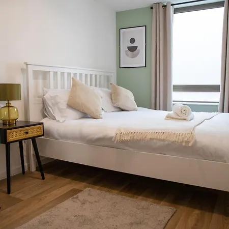 Modern 2-bed In Leeds Centre Apartment