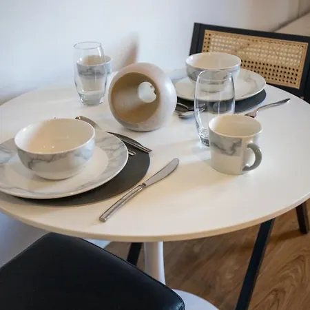 Modern 2-bed In Leeds Centre Leeds (West Yorkshire)