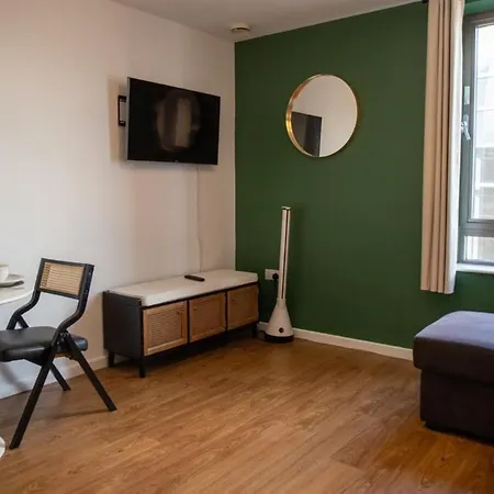 Modern 2-bed In Leeds Centre Apartment *