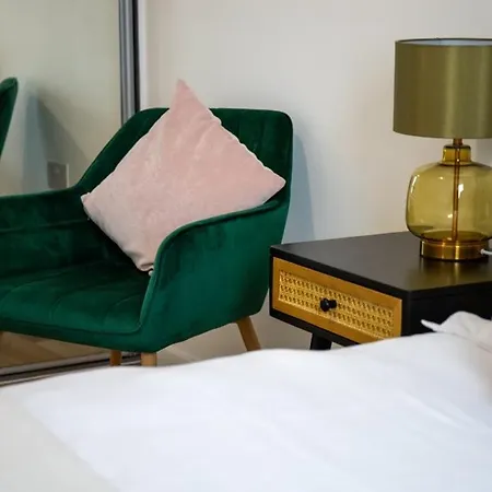 Modern 2-bed In Leeds Centre *
