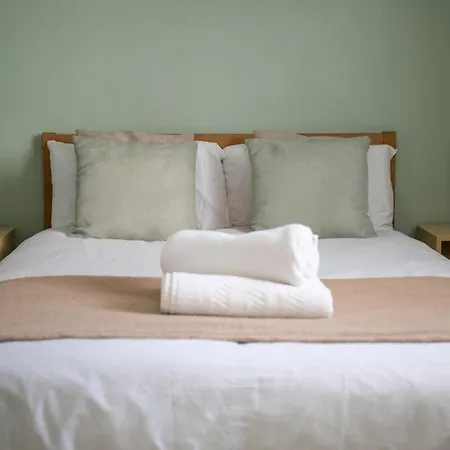 Modern 2-bed In Leeds Centre Leeds (West Yorkshire)