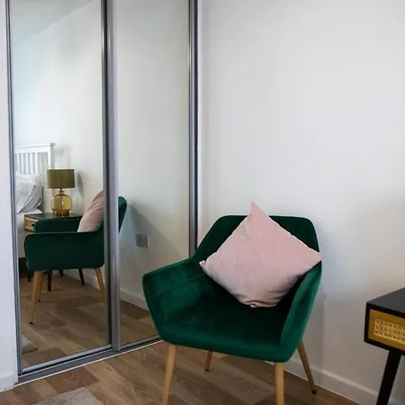 Modern 2-bed In Leeds Centre Apartment Leeds (West Yorkshire)