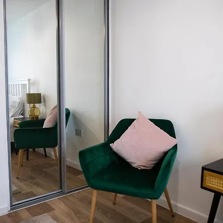 Modern 2-bed In Leeds Centre Apartment *